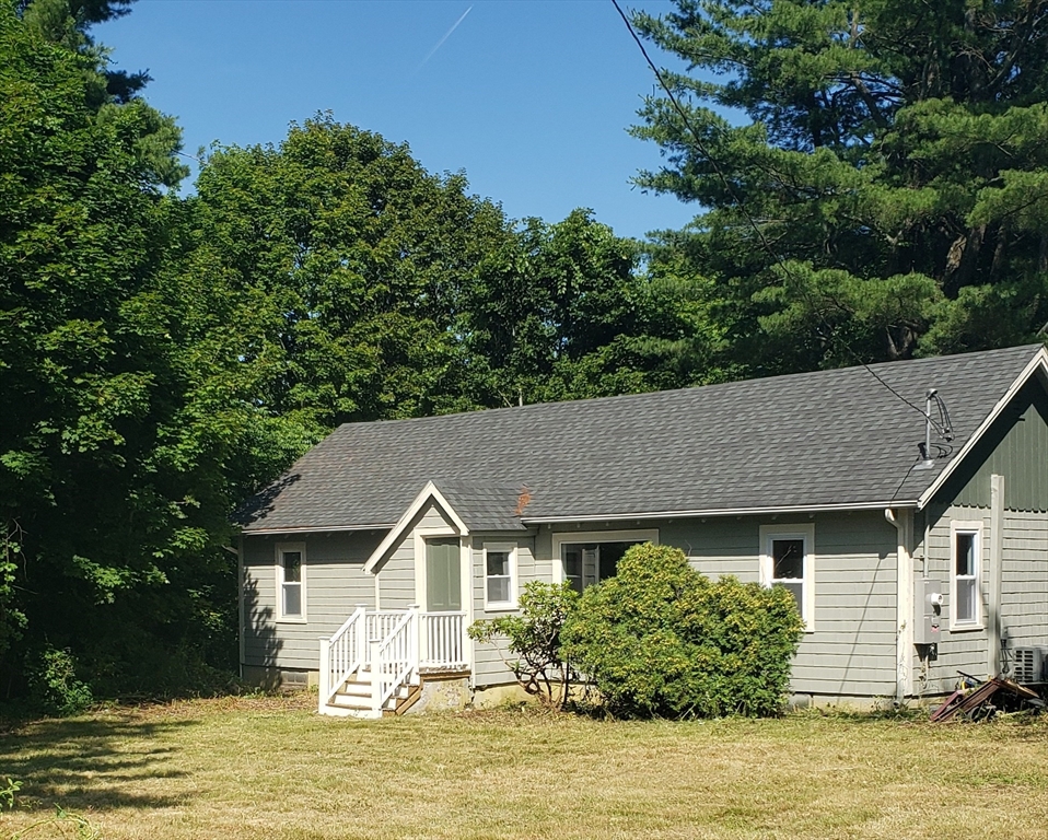 4 Russell Stage Rd Property Photo 1