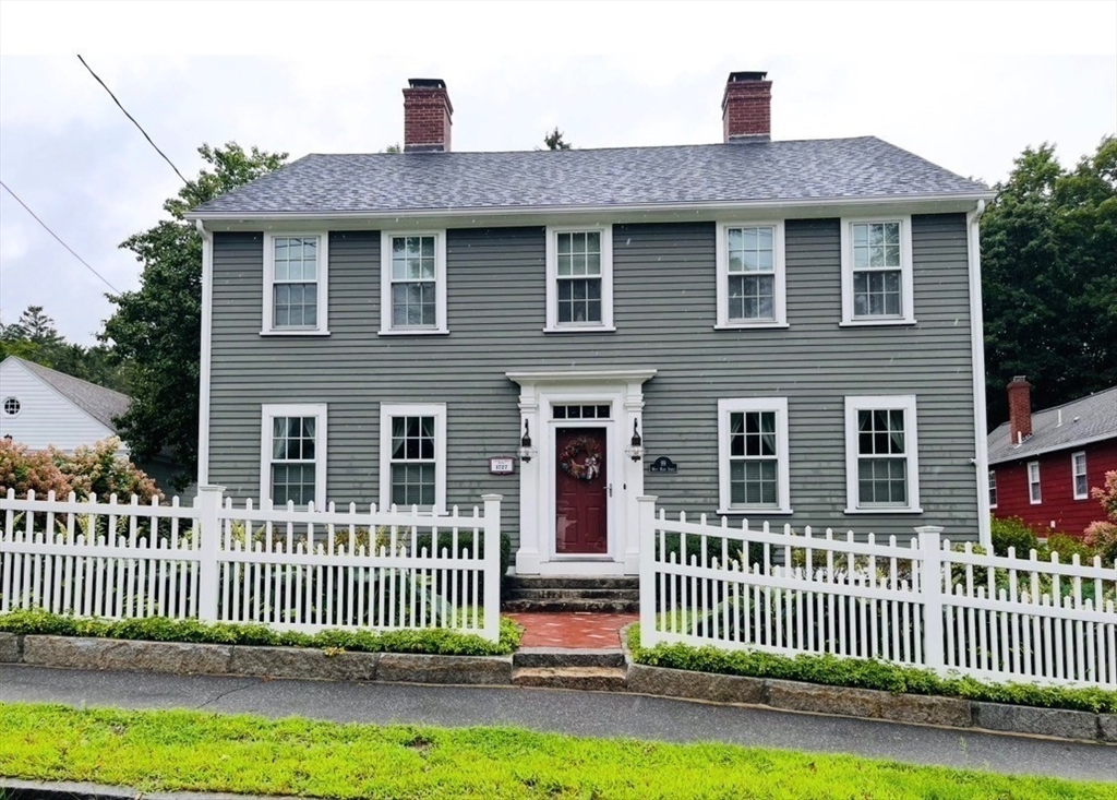 99 W Main St