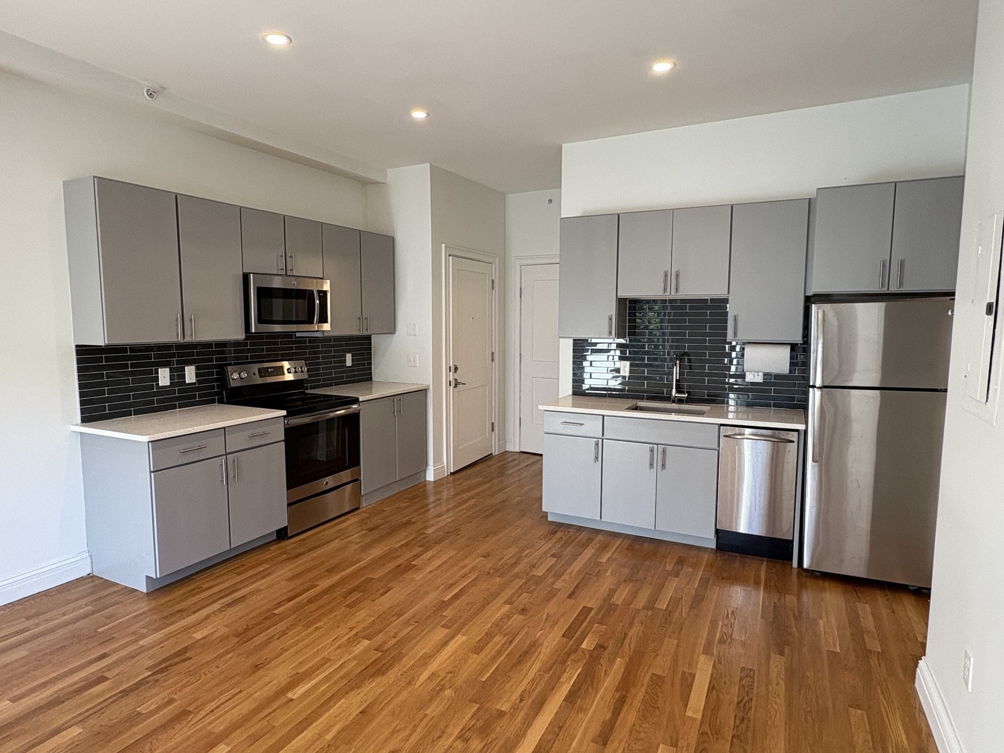 166 Newbury Street # 2F Property Photo 1