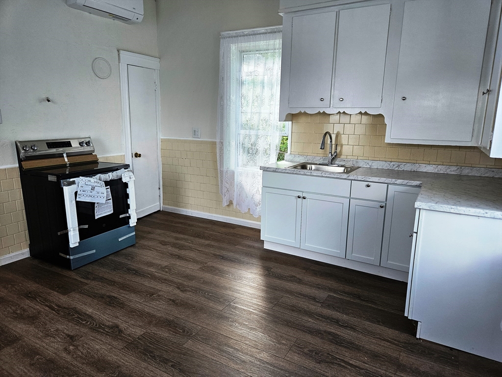 168 Spring St Property Photo 10