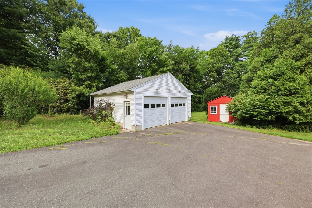 303 E State St Property Photo 3