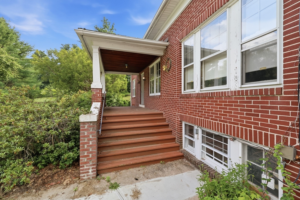 303 E State St Property Photo 5