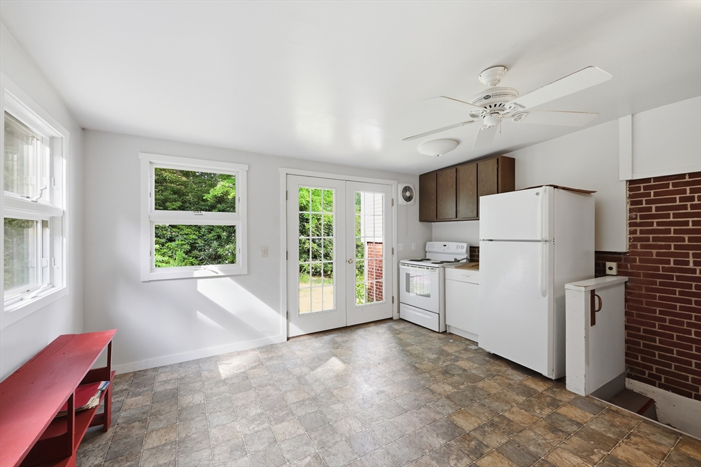 303 E State St Property Photo 6