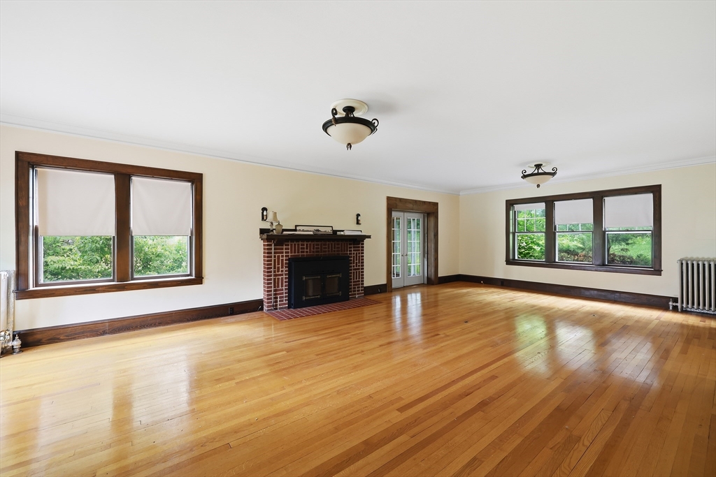 303 E State St Property Photo 13