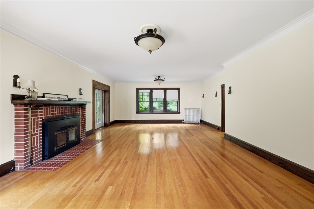 303 E State St Property Photo 14