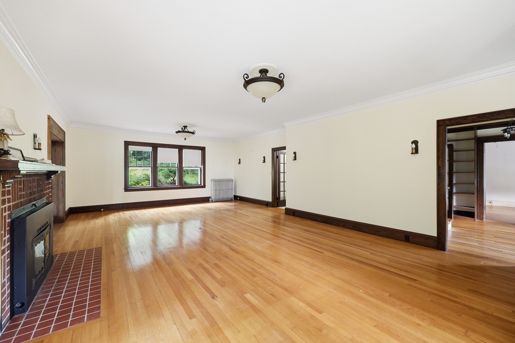 303 E State St Property Photo 15