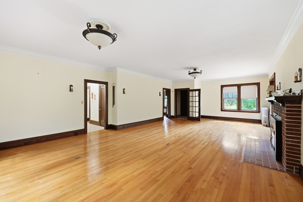 303 E State St Property Photo 16