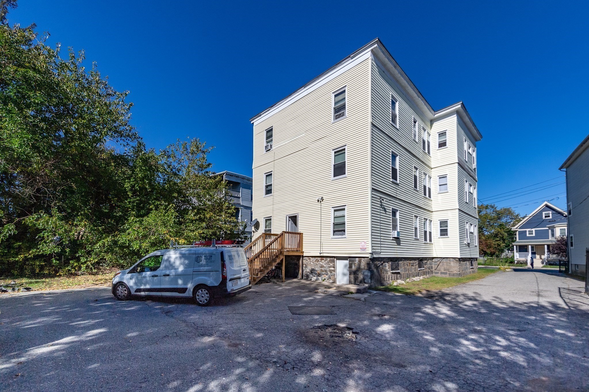 140 Callender St Property Photo 4