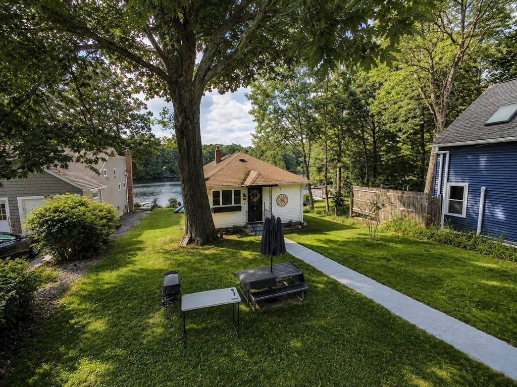 12 Oak Lane Property Photo 2
