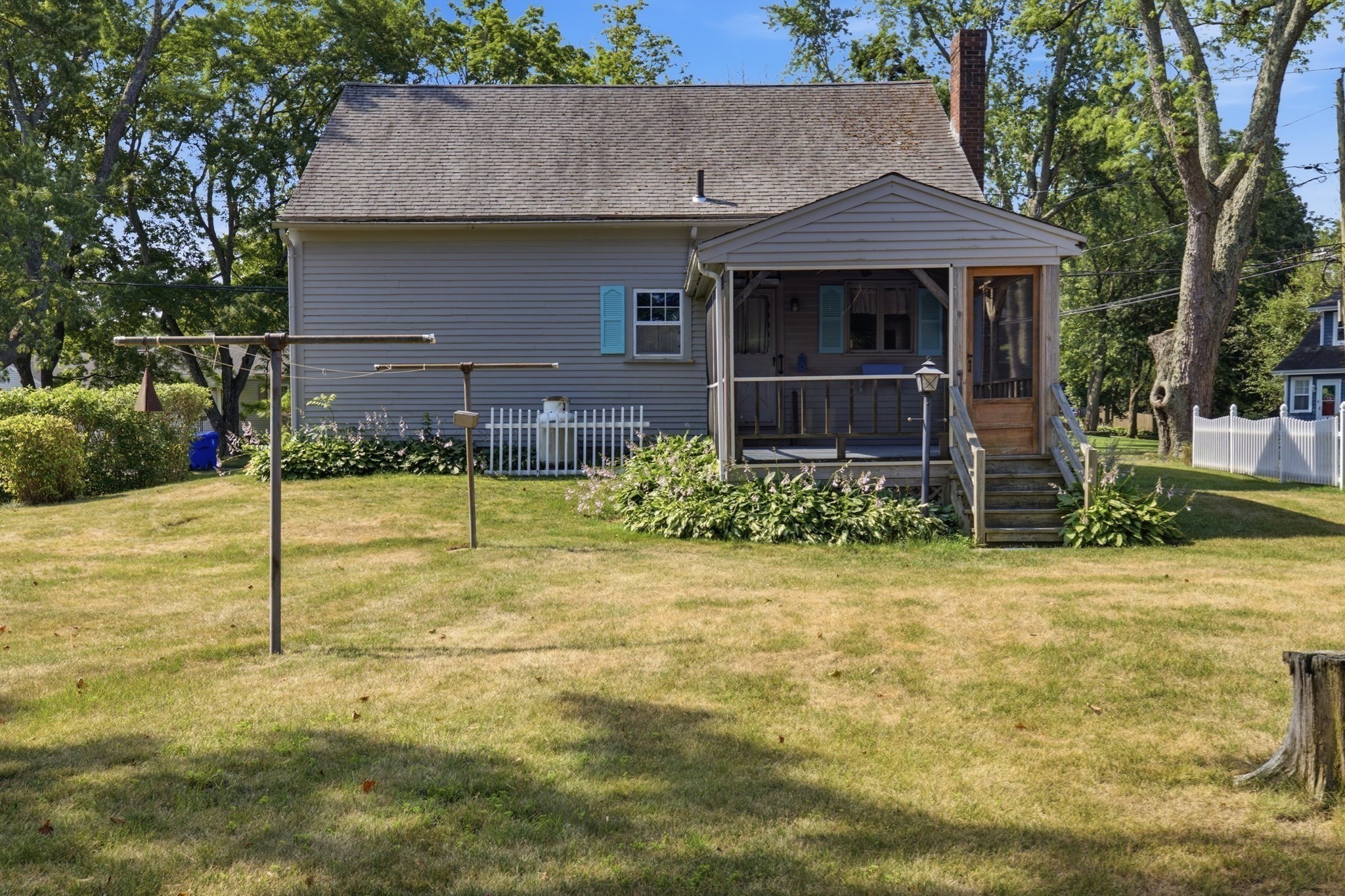 989 Cohannet St Property Photo 3