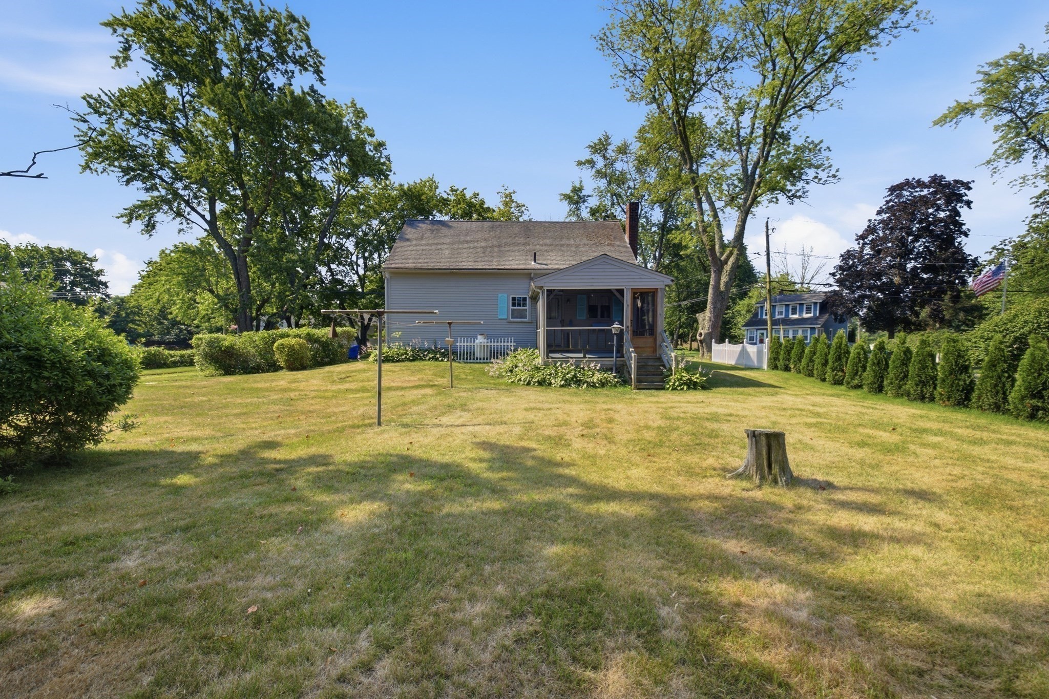 989 Cohannet St Property Photo 4