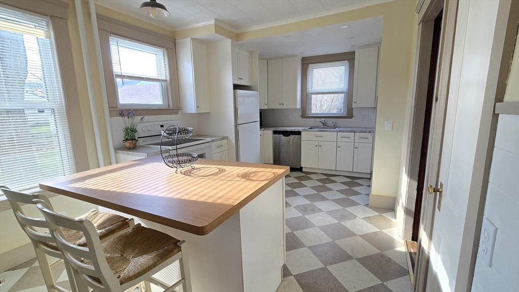 336 Burncoat Street Property Photo 11