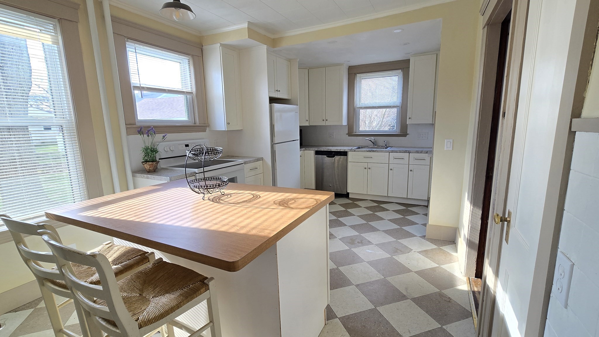 336 Burncoat Street Property Photo 11