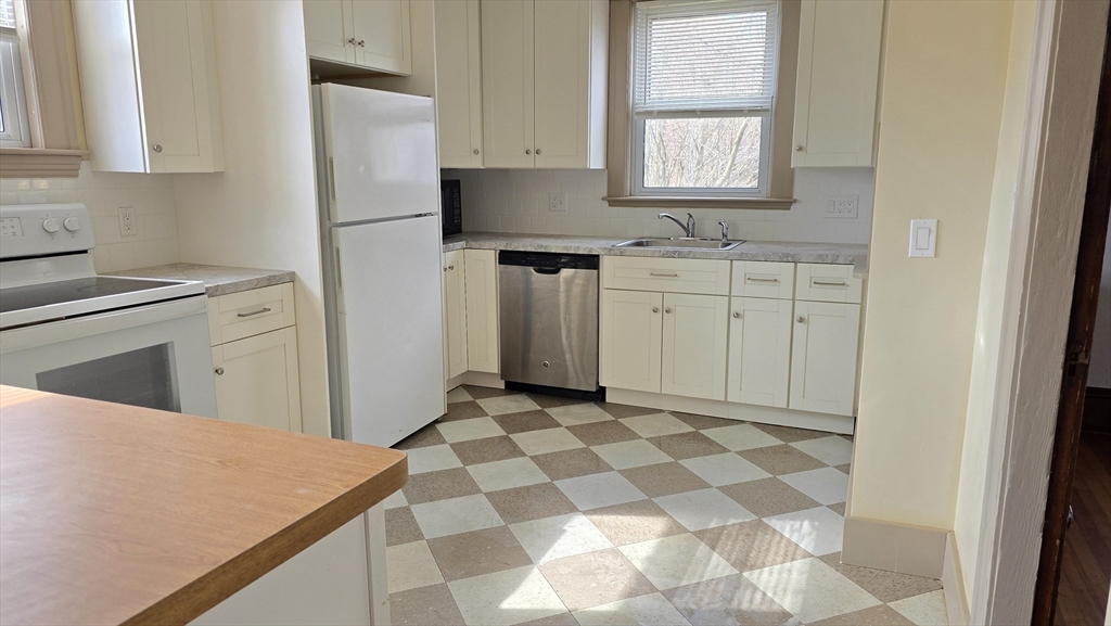 336 Burncoat Street Property Photo 13