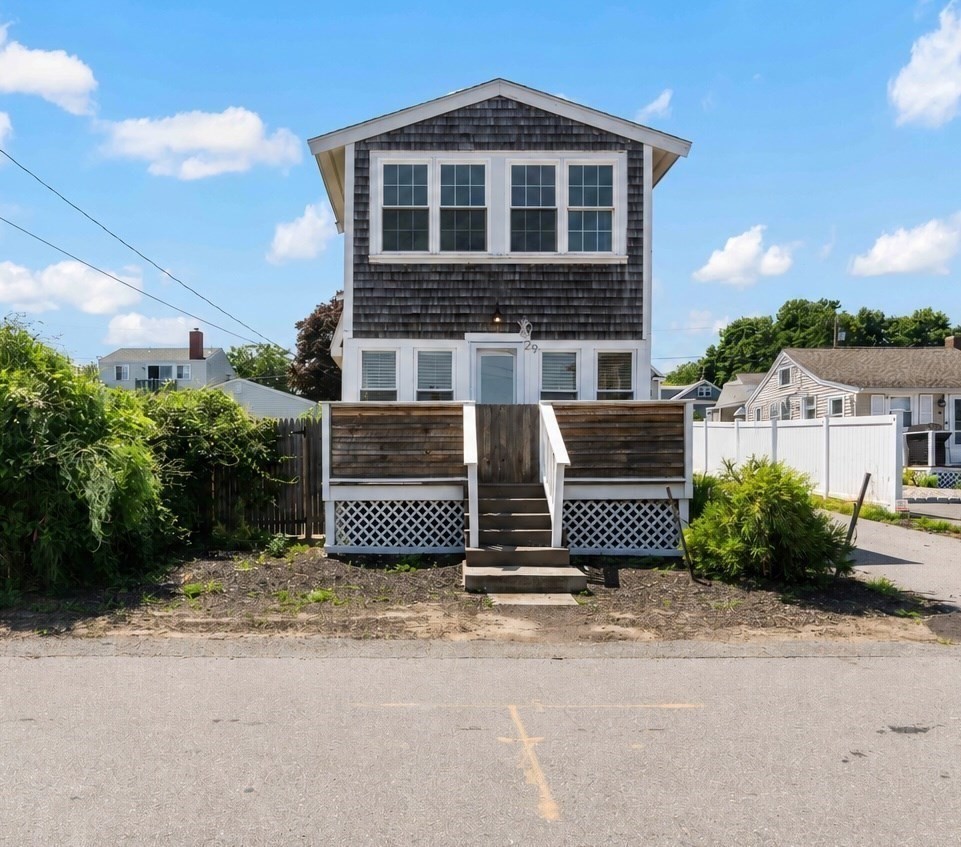 29 Aquidneck Ave Property Photo 2