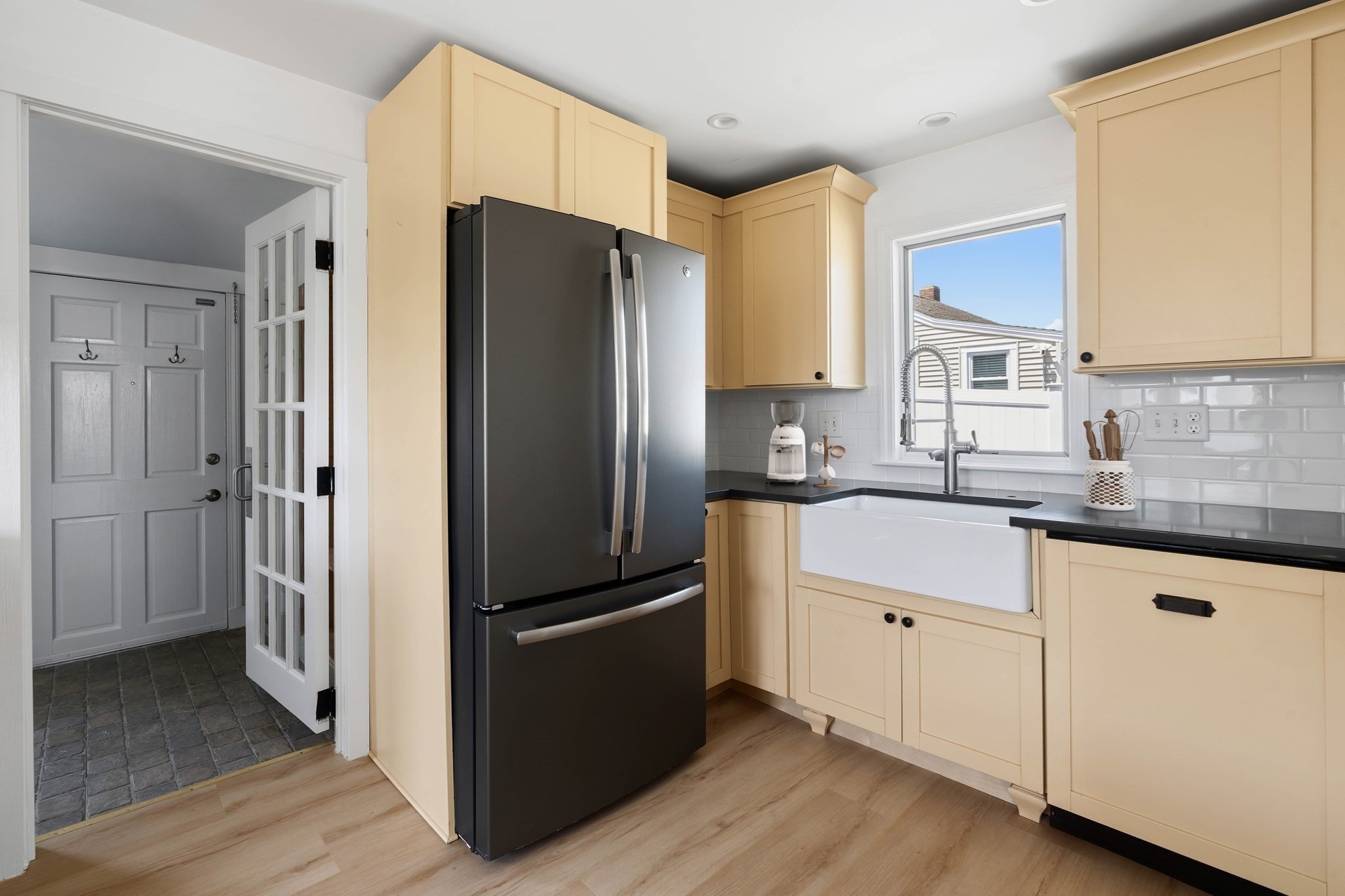 29 Aquidneck Ave Property Photo 11