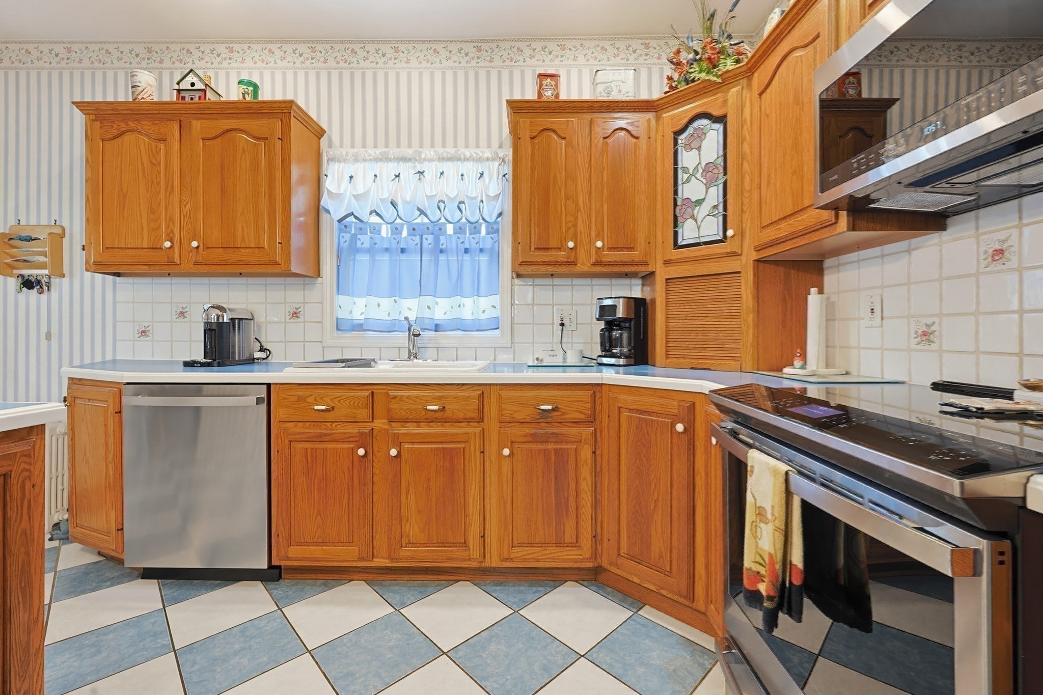 618 Robeson Street Property Photo 4