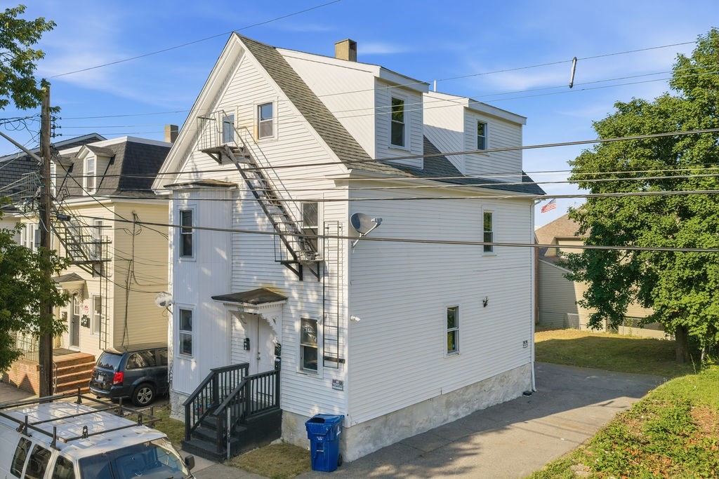 1272 Pleasant St Property Photo 1
