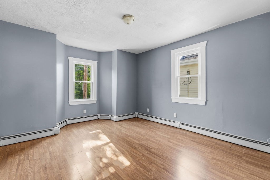 1272 Pleasant St Property Photo 5