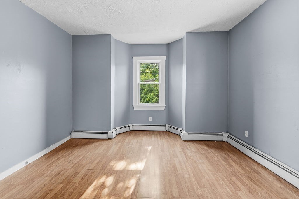 1272 Pleasant St Property Photo 5