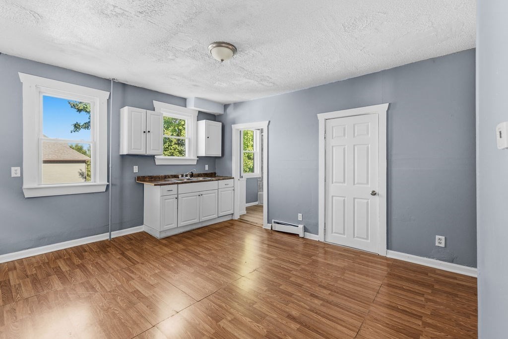 1272 Pleasant St Property Photo 12