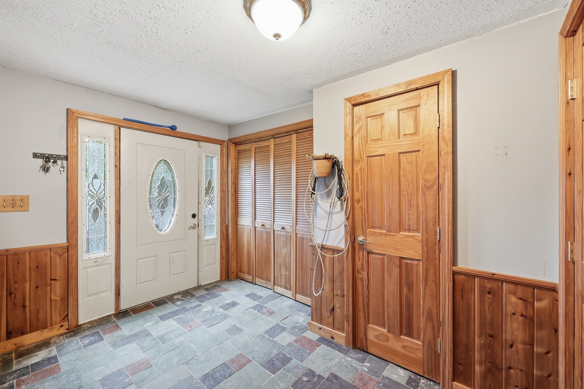 143 River Rd Property Photo 6