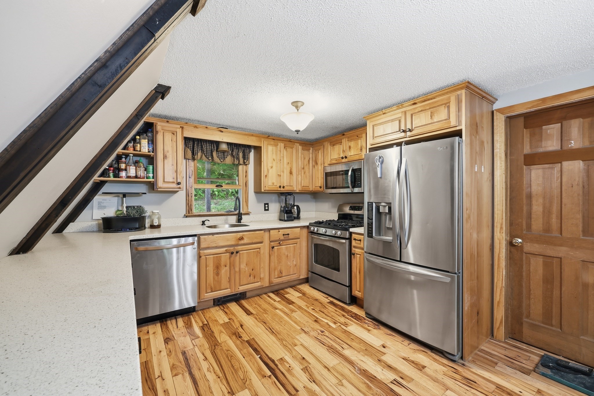 143 River Rd Property Photo 7
