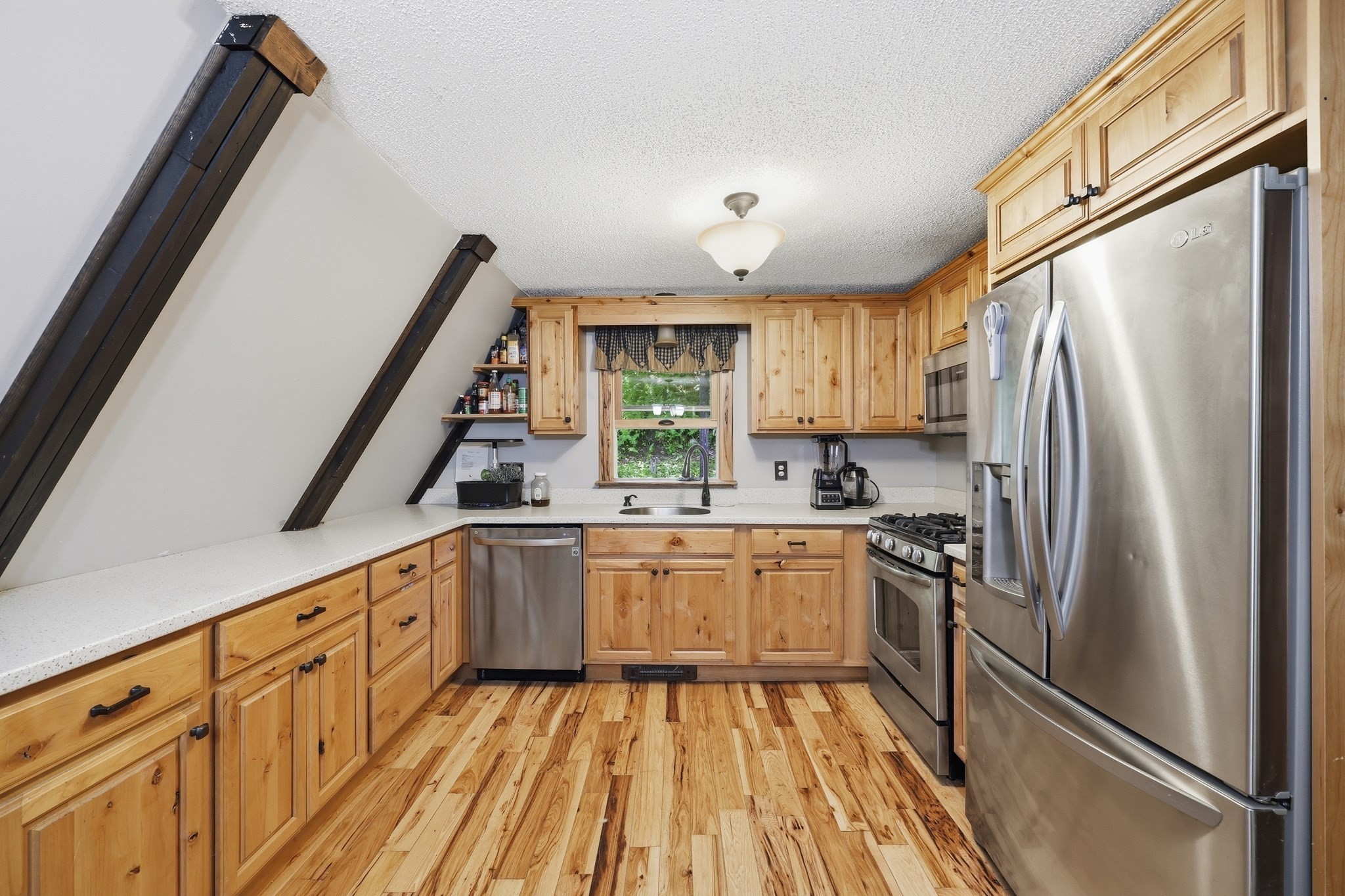 143 River Rd Property Photo 8