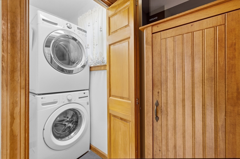 167 Center St Property Photo 11