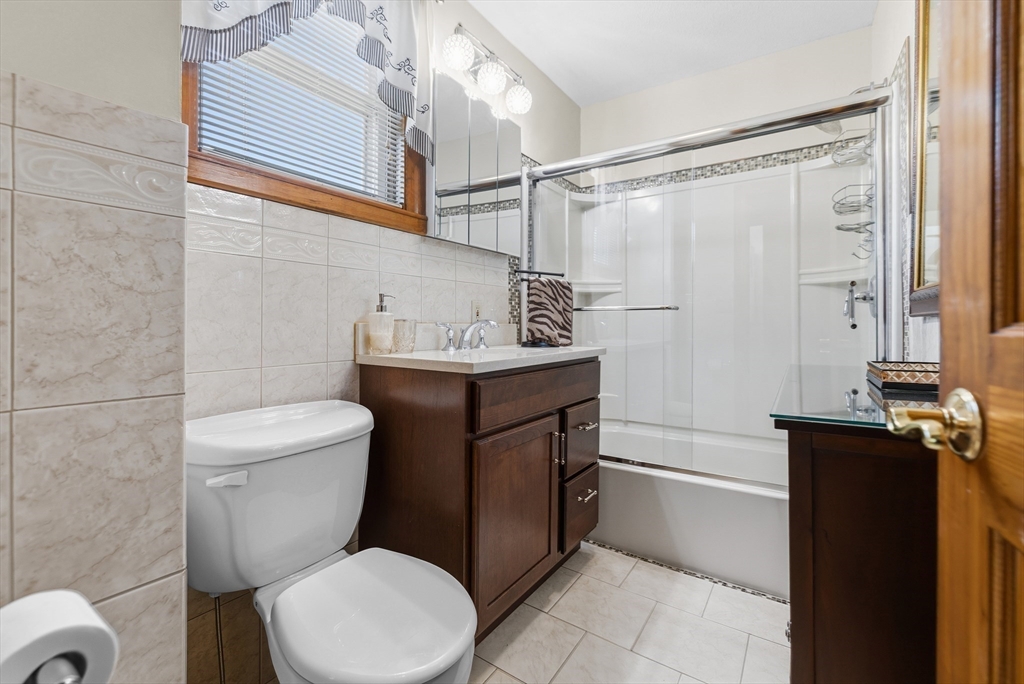 167 Center St Property Photo 12