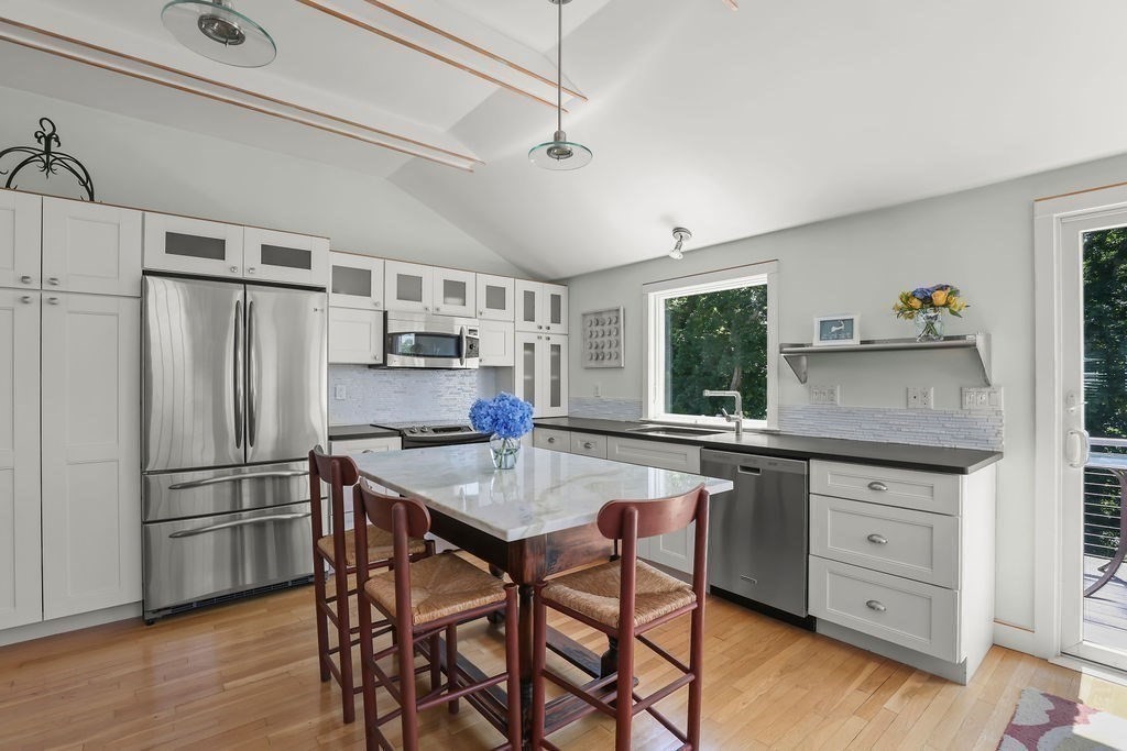 20 Burg Ave Property Photo 14
