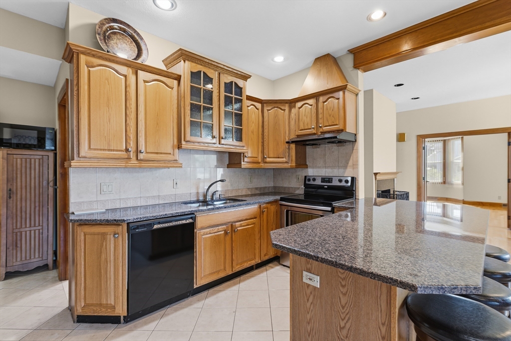 167 Center St Property Photo 6