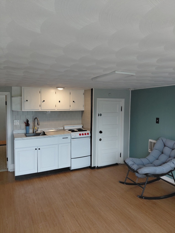 549 Bennington St # 3B Property Photo 1