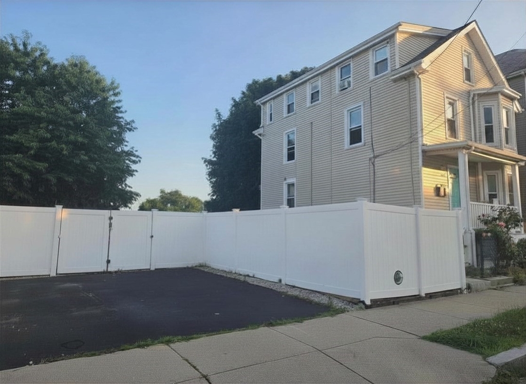 300 Maxfield Property Photo 2