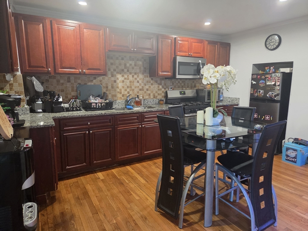 300 Maxfield Property Photo 8