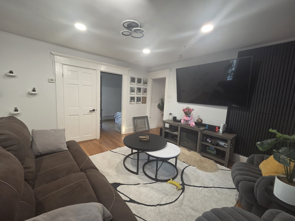 300 Maxfield Property Photo 9