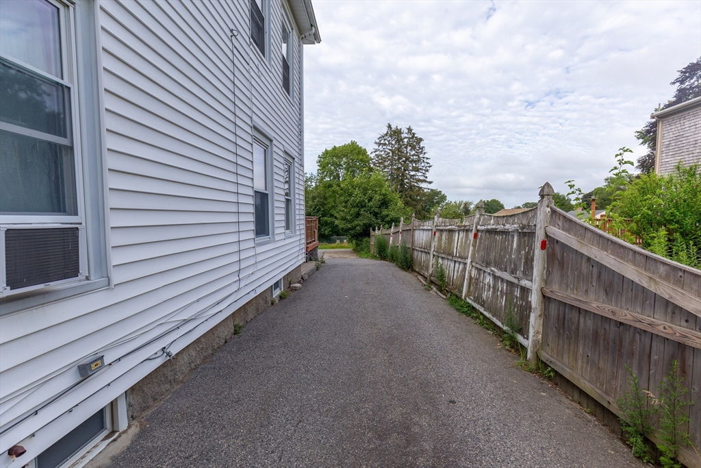 211 Court St Property Photo 2