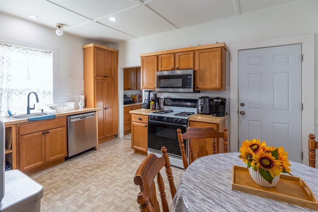 211 Court St Property Photo 5