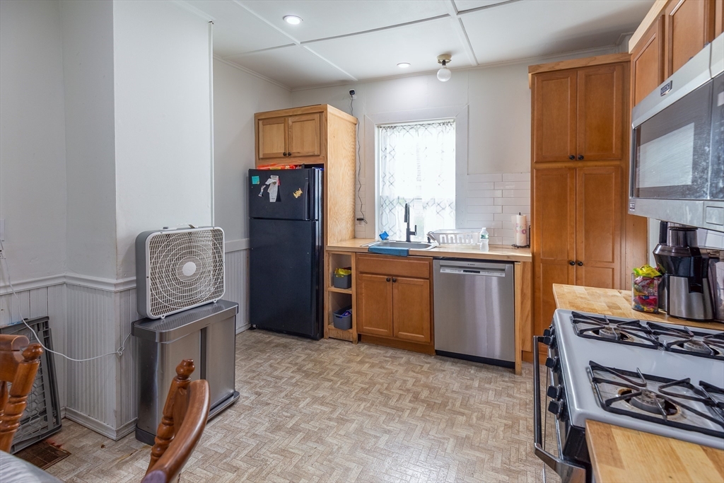 211 Court St Property Photo 6