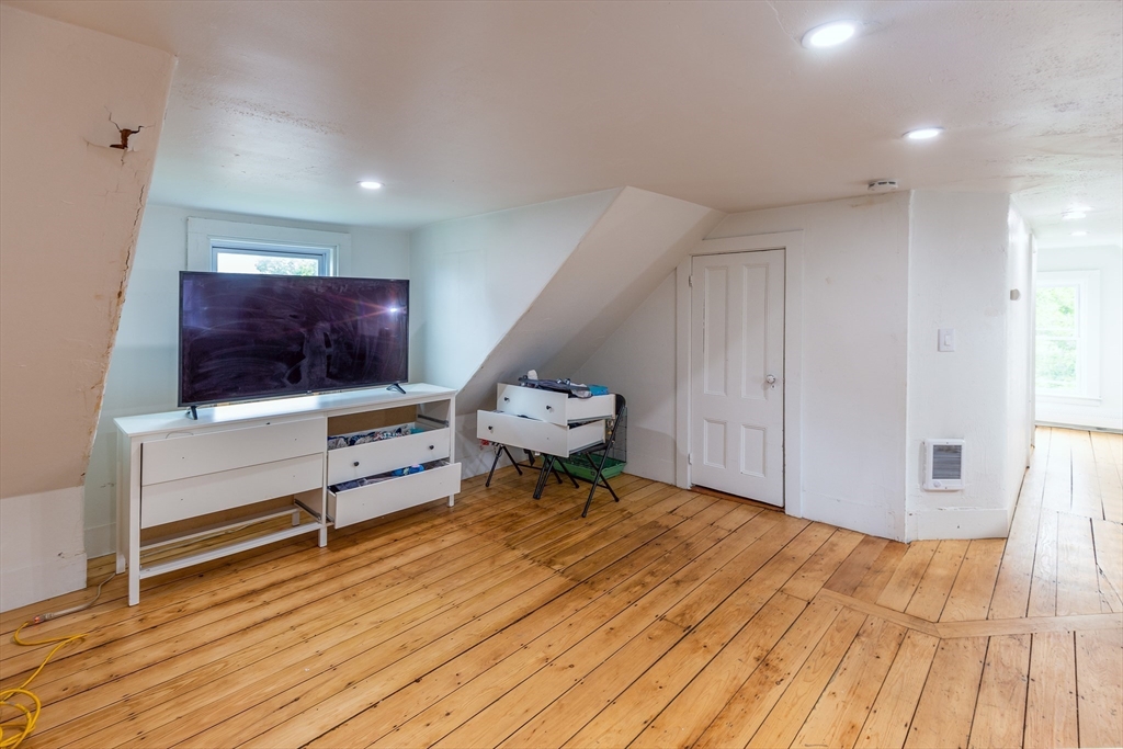 211 Court St Property Photo 17