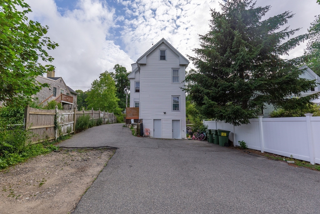 211 Court St Property Photo 21