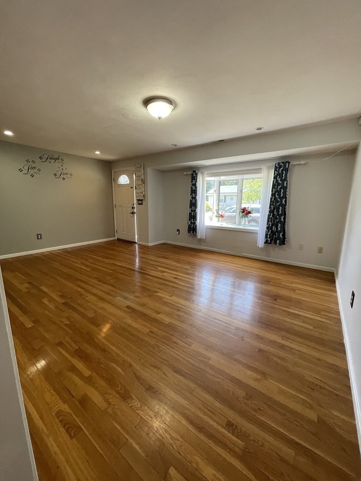 55 Barbara Ave Property Photo 4