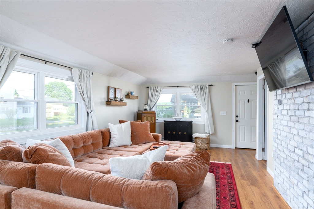 1 Pine Lane Property Photo 11