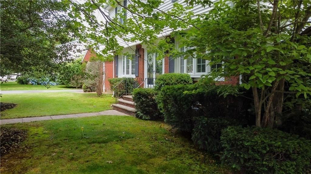 442 Eastview Ave Property Photo 4