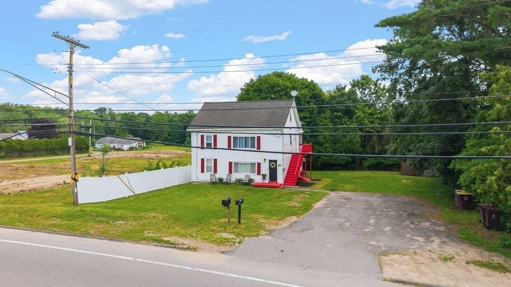 66 Middle Rd Property Photo 2