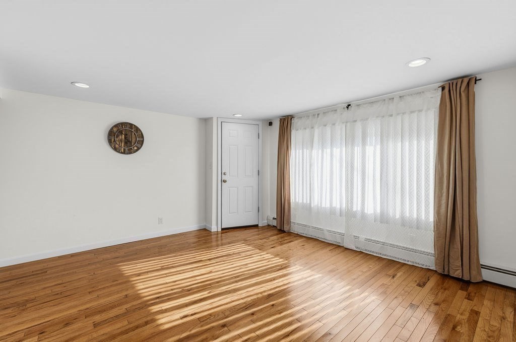 66 Middle Rd Property Photo 3