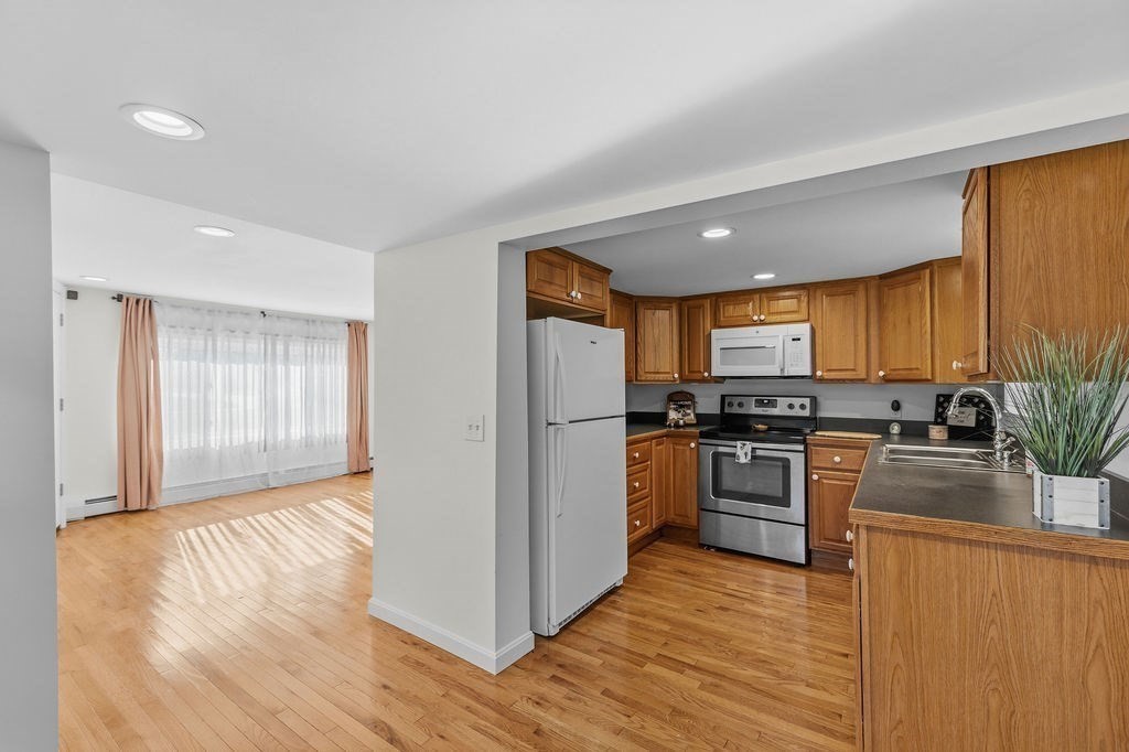 66 Middle Rd Property Photo 6