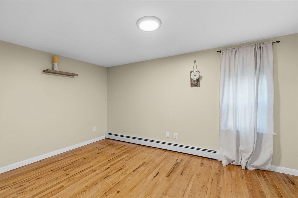 66 Middle Rd Property Photo 14