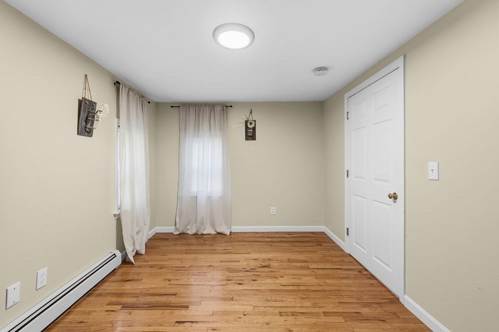 66 Middle Rd Property Photo 15