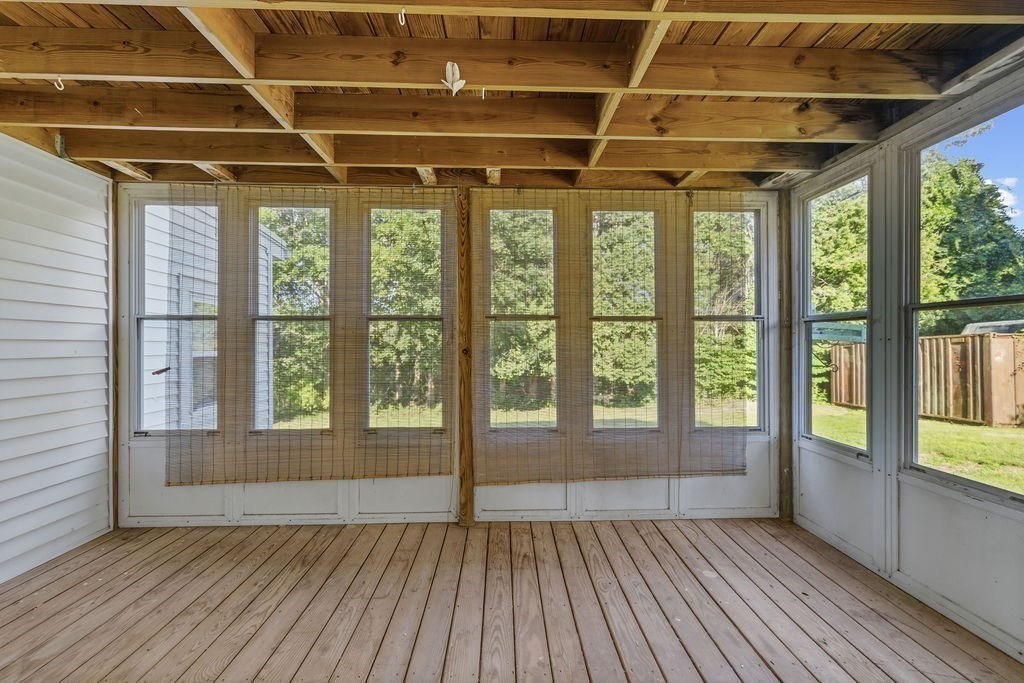 66 Middle Rd Property Photo 21